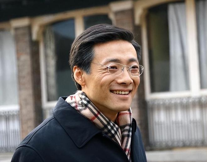 50岁无子女26年做配不玩微博不炒作的祖峰才是“内娱清流”
